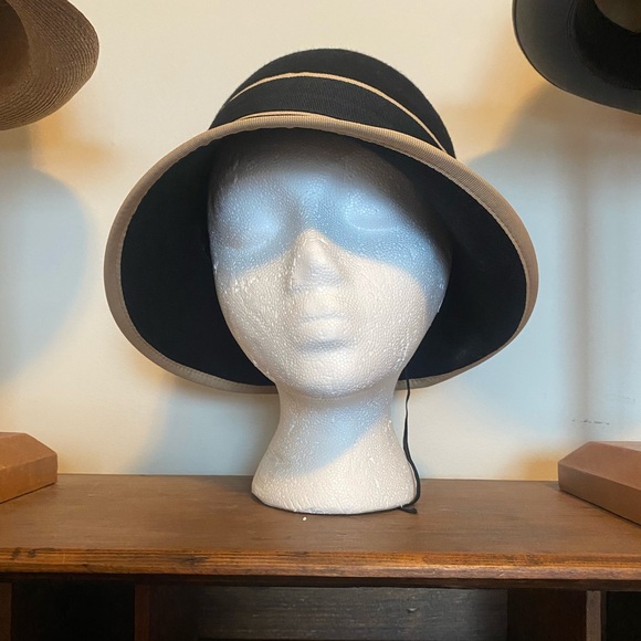 Black and tan wool cloche flapper hat in size M/L - Picture 7 of 10